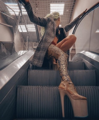 Живу в Москве и предлагаю полный спектр услуг, чтобы удовлетворить все твои сексуальные желания. Мои возможности безграничны, вместе мы сможем исполнить все, что только пожелаешь. На фото – моя настоящая красота, которая заставит тебя забыть о реальности. У меня имеются отличные отзывы от довольных клиентов, которые оценили мои навыки и стиль обслуживания. 🌟 Не откладывай счастье на потом, я жду тебя в Москве для незабываемого удовольствия. 💋 7384, 24 года